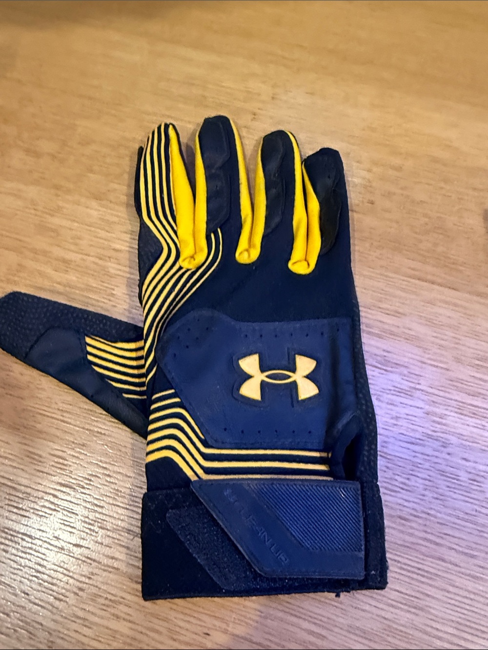 Under Armour Black and Yellow Performance Sports Glove